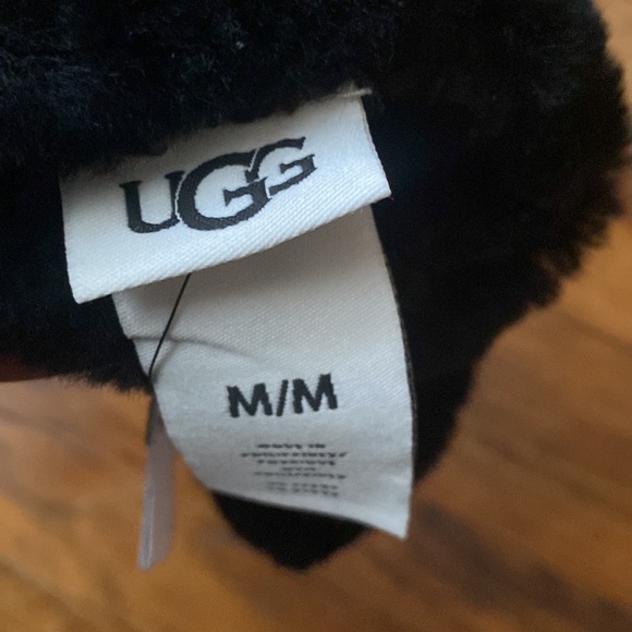 UGG Women’s Fabric and Leather Shorty Gloves - Picture 6 of 6